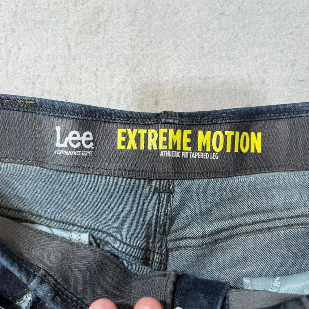 Lee Extreme Motion Jeans Mens 33x32 Dark Blue Excellent Athletic Fit Tapered Leg
